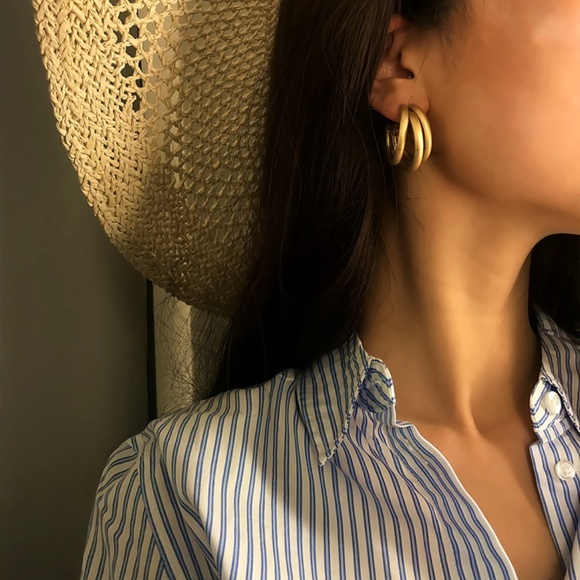 dora boutique Jewelry - Unique Design//Small Matte Finish Hoop Earrings